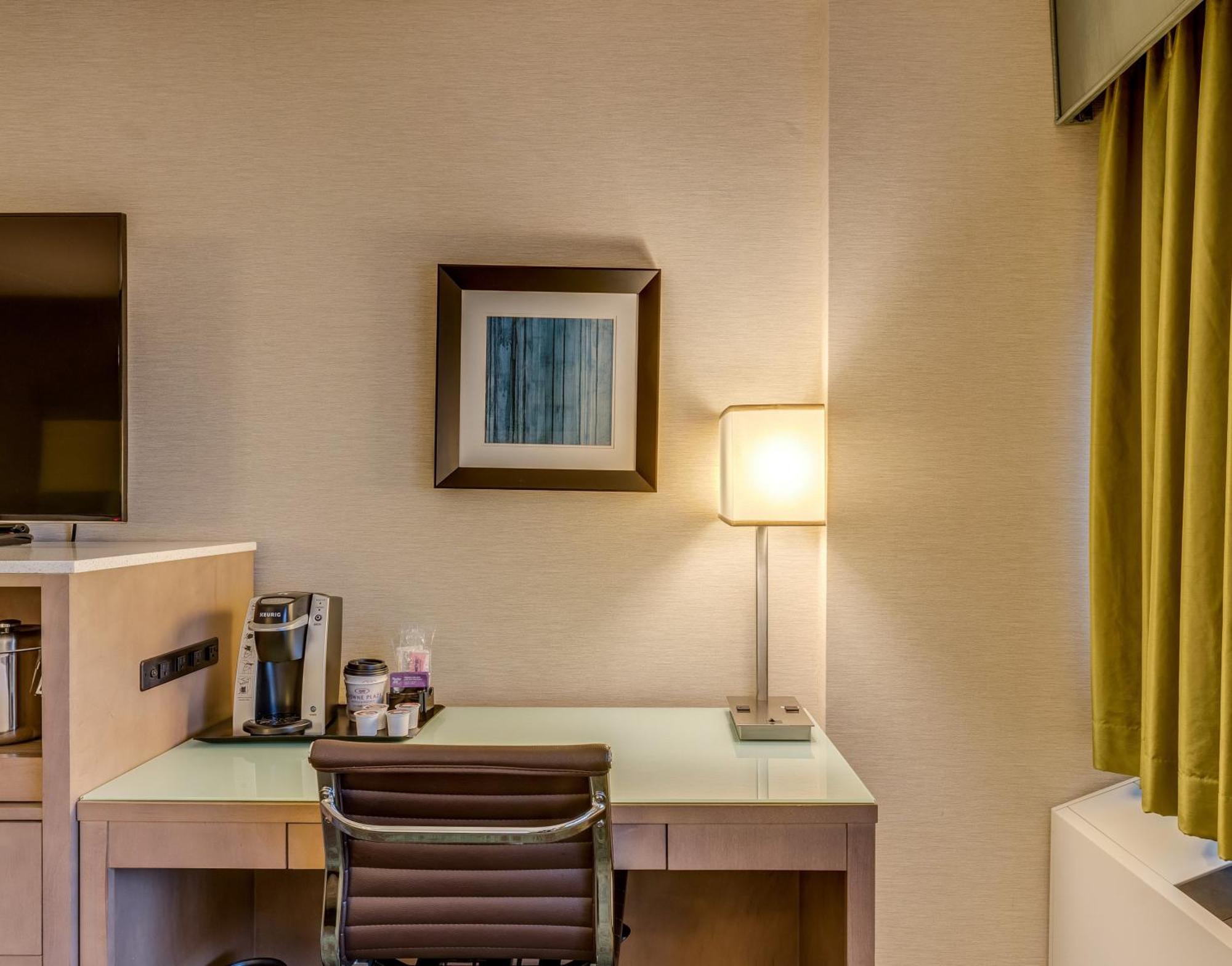 Hotel Crowne Plaza Lansing By Ihg Zewnętrze zdjęcie